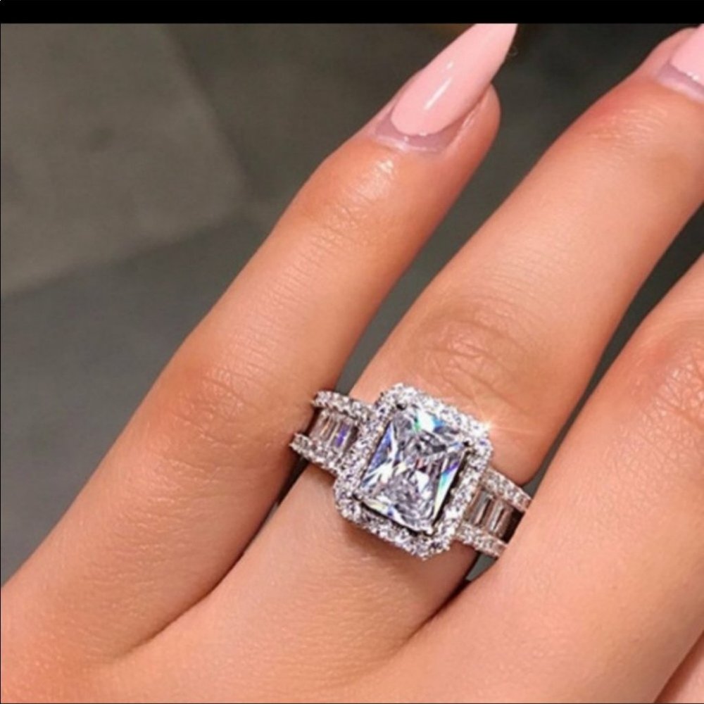 18K White Gold Radiant Cut Diamond Halo new Ring